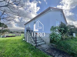 Casa a Meis. Casa con parcela de 6068 m2 segregable