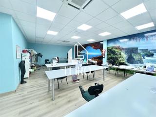Lloguer Local Comercial a Vilagarcía. Local comercial acondicionado de 198 m2