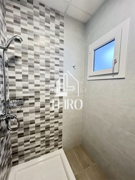 Foto 0dae2abe-581a-4aa0-a6b5-4a7cc5f642b8. Lloguer local comercial a Vilanova de Arousa