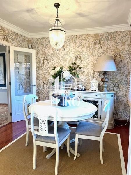 Foto 3626405f-0cda-49ac-a6d3-eab61a9804ee. Chalet con camino riscaldamento parcheggio piscina in Cambados