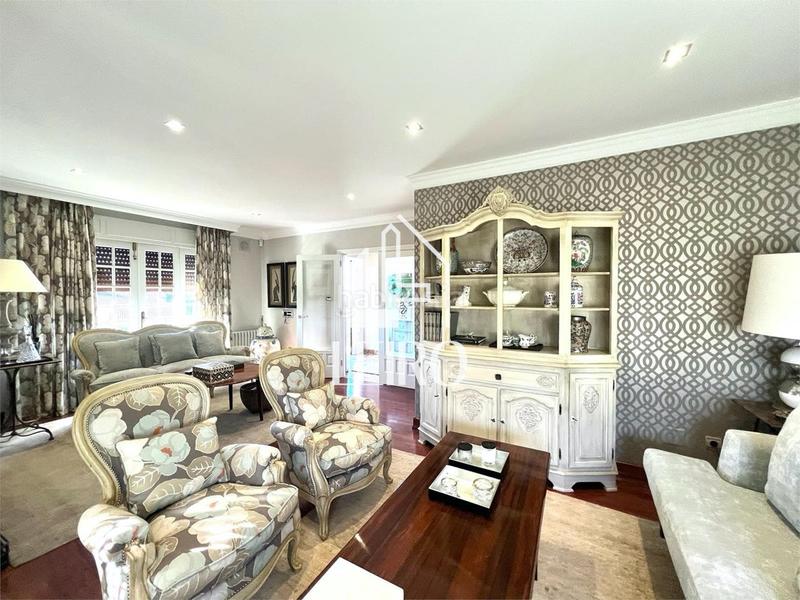 Foto 5d7bf50a-24b3-414b-9f67-c0435df9f4f9. Chalet con camino riscaldamento parcheggio piscina in Cambados