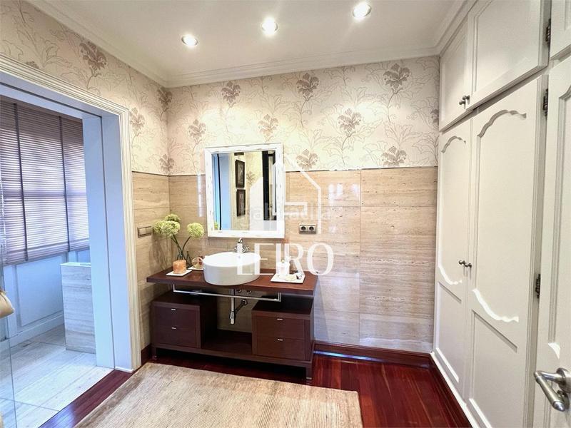 Foto 5dad6988-a04e-4157-a965-7c5a6814d151. Chalet con camino riscaldamento parcheggio piscina in Cambados