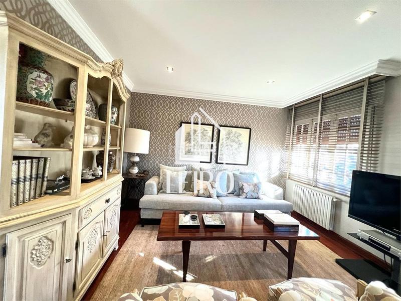 Foto 8941b671-8922-4a79-b1f8-39e8c6b9d2fc. Chalet con camino riscaldamento parcheggio piscina in Cambados