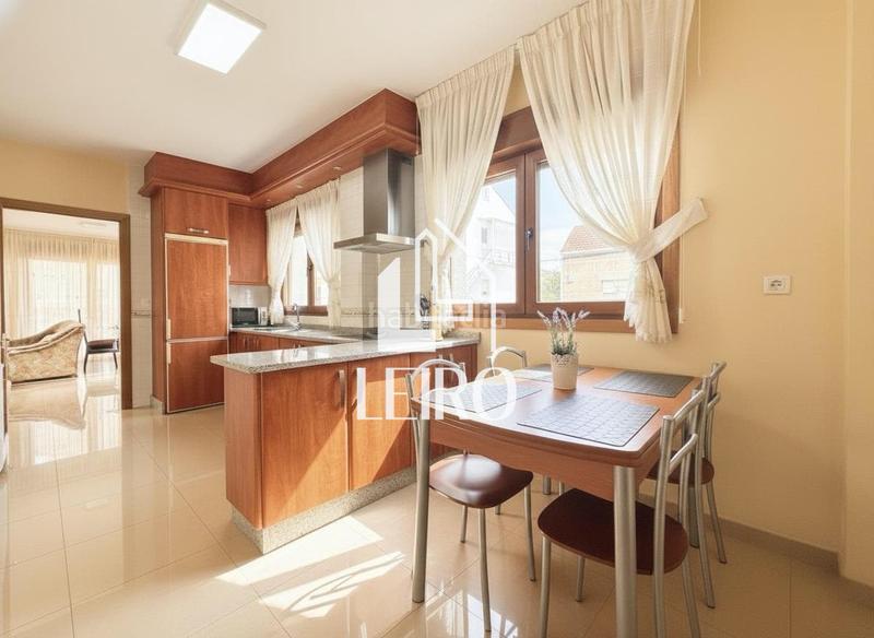 Foto 59a8583e-61d2-4793-87ff-84466c2e4f43. Chalet con riscaldamento parcheggio in O Carril Vilagarcía de Arousa