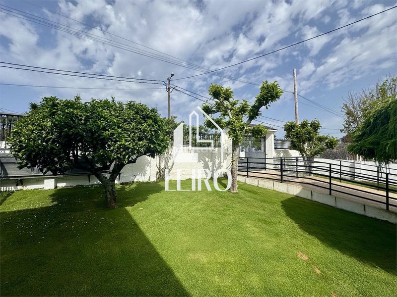 Foto 71c16c8f-12bb-4506-a70c-3e7dfb35a854. Xalet amb xemeneia calefacció aparcament piscina a Illa de Arousa (A)