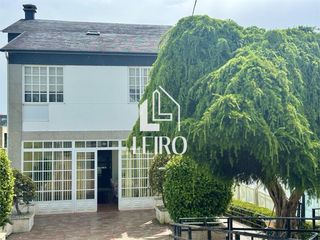 Chalet in Illa de Arousa (A). Chalet con piscina con vistas al mar al lado de la playa