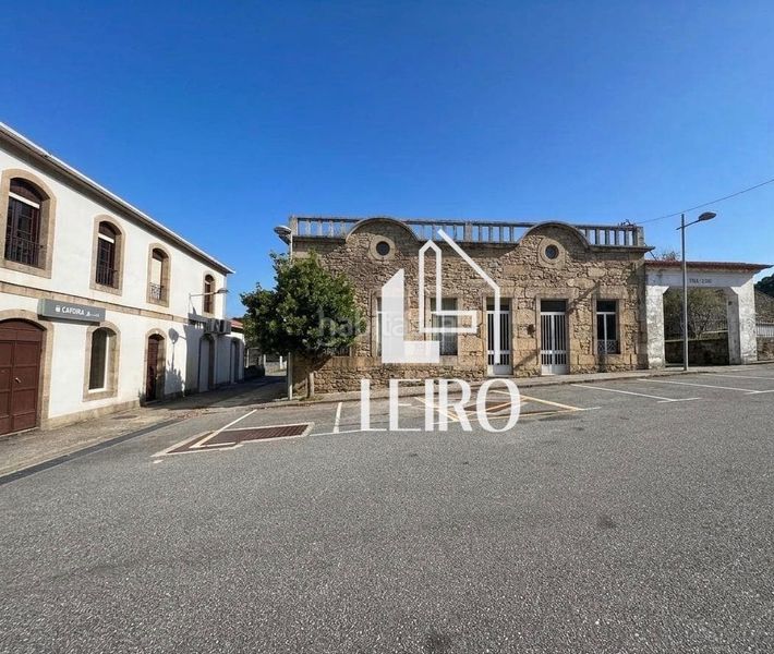 Foto d5e87d25-fa48-493b-a3f9-f96ff38616b0. Edificio con piscina in Catoira