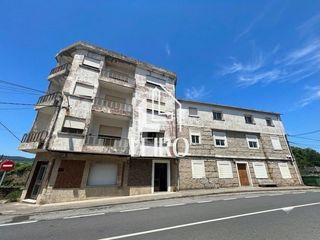 Building in Catoira. Gran oportunidad para promotores: 2 edificios para rehabilitar e