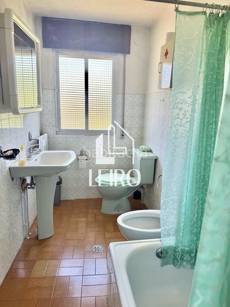 Foto e93089bd-5dd1-4a2e-b73b-c31010a1362f. Casa amb xemeneia calefacció a Vilanova de Arousa