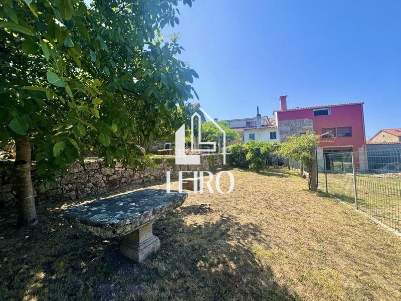 Foto f4721709-bbbd-42fa-b806-92699733180e. Casa amb xemeneia calefacció a Vilanova de Arousa