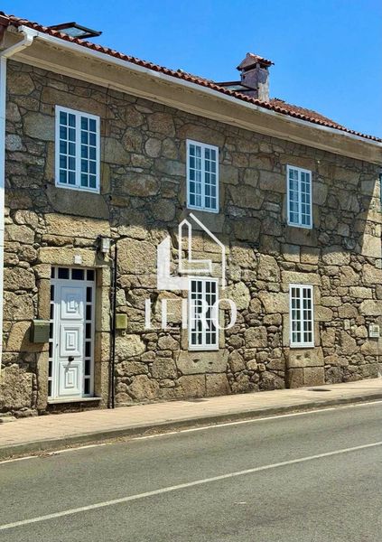 Foto fff19a0a-f4df-491a-b951-d1ef28a551d9. Casa amb xemeneia calefacció a Vilanova de Arousa