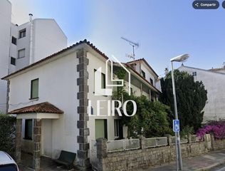 Casa a Vilanova de Arousa. Casa céntrica con parcela urbana de 398 m² en vilanova de arousa