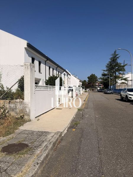 Foto 298b2566-17fc-4aaa-87c5-ad51f74732dd. Terreny residencial a O Carril Vilagarcía de Arousa