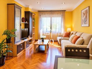 Pis a Vilagarcía. Piso de 3 habitaciones con ascensor en las pistas