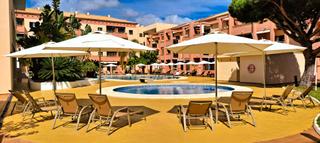 Location Appartement à Avenida del decano 2. Apartamento con piscina y garaje 2ª linea playa