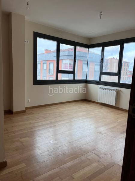 Foto eb273e1f-e9a7-4a4f-8d42-44a85ad381d2. Edifici a Silleda