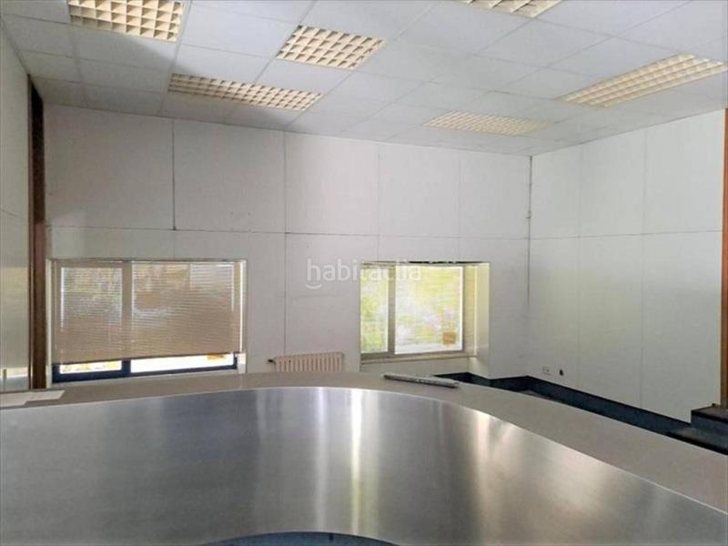 Foto c57d892f-a803-4797-aee9-e86e3a29a4c2. Edifici a Lalín