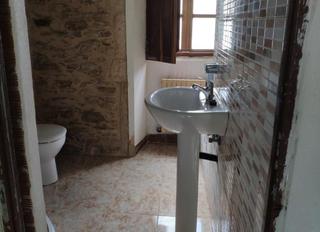 Casa a Forcarei. Amplia vivienda unifamiliar en forcarei con terreno y semisótano