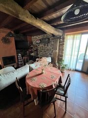Masia en Silleda. Complejo rural con vivienda principal y 3 apartamentos en plena