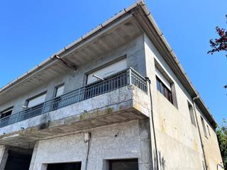 Masia a Vila de Cruces. Casa de pueblo en merza