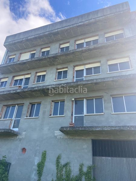 Foto ef7d499e-d4ad-4c0e-8ae3-85592223bfe8. Edifici a Lalín