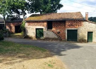 Masia en Lal�n. Para restaurar