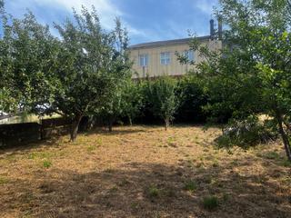 Mas à Silleda. Amplia vivienda con garaje y parcela cerrada en entorno rural de