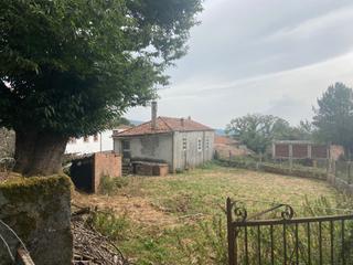 Masia a Rodeiro. Casa de piedra