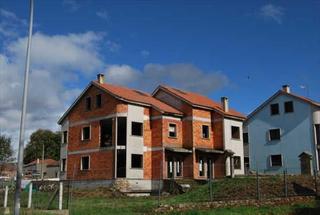 Maison à Lalín. Chalet pareado con estructura terminada y parcela de 372 m