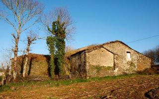 Masia a Lalín. Casa de piedra