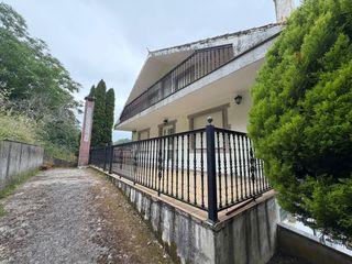 Haus en Vila de Cruces. Chalet en zona de merza