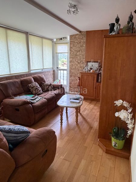 Foto ade00be9-84b3-43d4-b72c-4262522abd73. Edifici a Silleda
