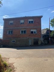Bauernhof in Lalín. Vivienda muy amplia