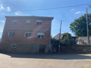 Masia a Lalín. Vivienda muy amplia