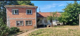 Mas à Lalín. Vivienda muy amplia