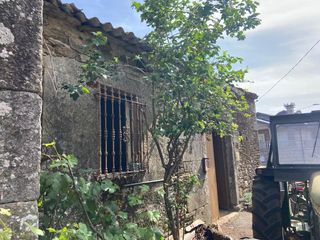 Bauernhof in Lalín. Casa de piedra