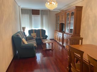 Etagenwohnung en Lal�n. Amplio y luminoso piso en venta en el centro del pueblo