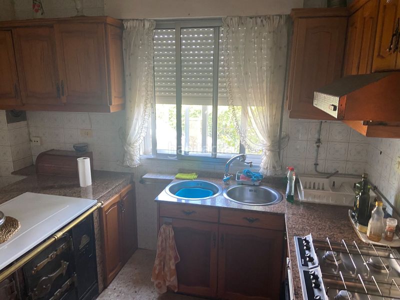 Foto b3e9deb1-dbae-4065-86b4-43612354752b. Casa a Lalín