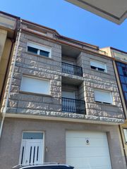 Building in Lalín. Edificio completo