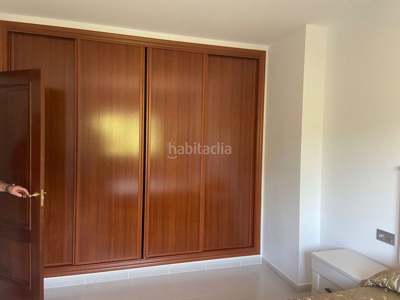 Foto 56c6a6c8-1fee-4909-8143-9f6dbf2c2722. Edificio  completo en Lalín