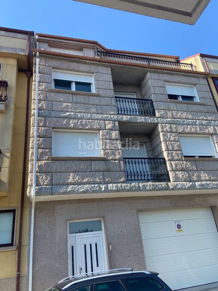 Foto 8d233895-e9a3-4654-b7ec-5658aa1ba465. Edificio  completo en Lalín