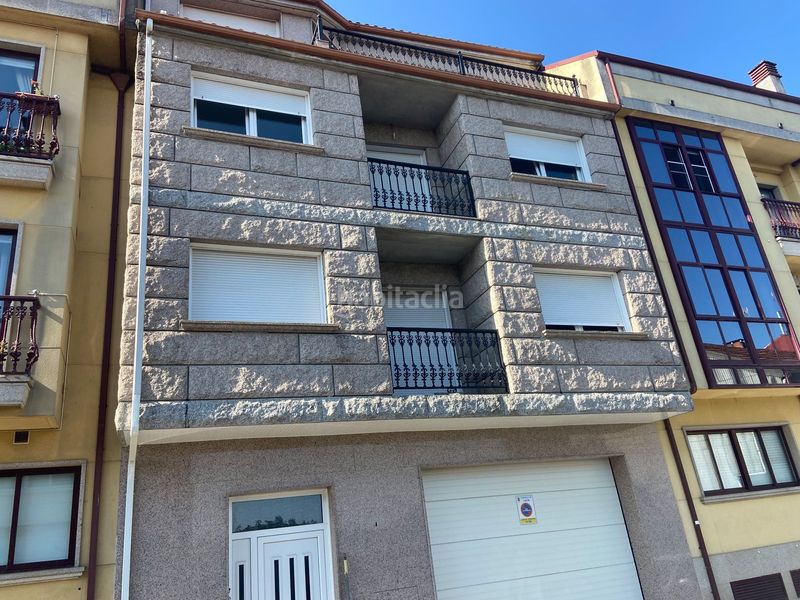 Foto 90117c26-c005-4550-a4c8-a66bf882f051. Edificio  completo en Lalín