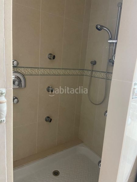 Foto 92b6ee34-d3e9-40c3-8c75-13faf74d2162. Edificio  completo en Lalín