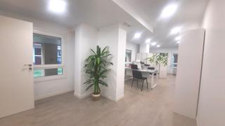 Rent Office space in Rúa das teixugueiras 23. Oficina equipada