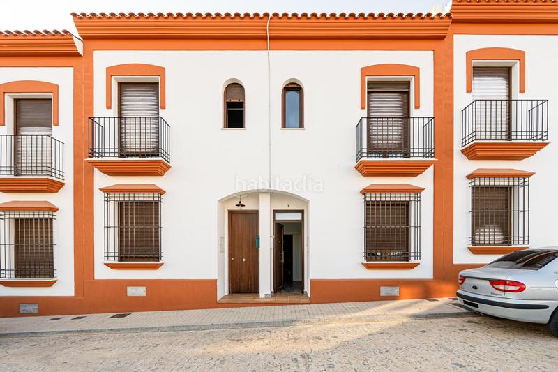 Foto ba13466c-eebf-4aac-ad44-551537b708eb. Semi detached house with parking pool in Moguer