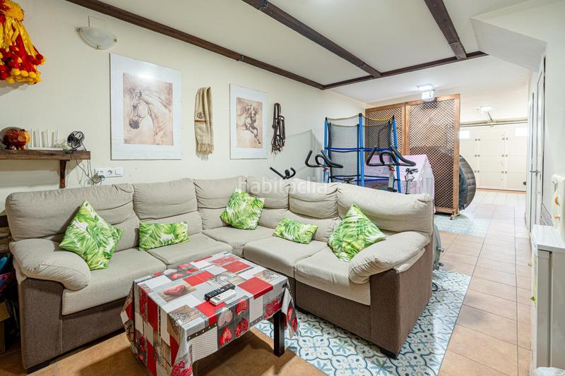 Foto f133ddff-71f4-4bfb-8aea-ef95be402a9a. Semi detached house with parking pool in Moguer