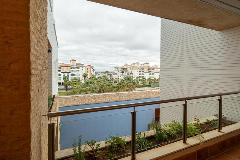 Foto bfe5b025-6aa8-4329-9c89-eb240597dfb1. Flat with heating parking pool in Punta del Moral Ayamonte