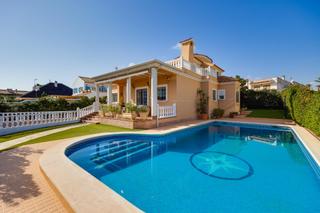 Chalet à Cañada del Molino. Fantastica villa con piscina privada al lado del mar