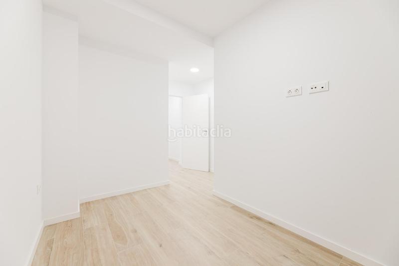 Foto c7e20a81-5d9f-469b-8f4d-45fc79c7ffa1. Planta baja bajo con licencia turística en Torrefiel Valencia