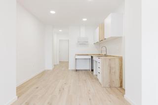 Planta baixa en Torrefiel. Bajo con licencia turstica en valencia
